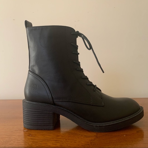 Timeless combat boots - Picture 5 of 10